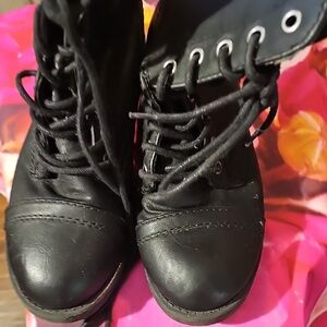 Joe Boxer Women's Black Lace-Up Combat Boots W/ Blue Detailed Zipper Size 8W